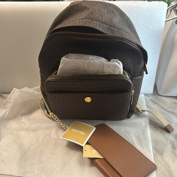 MICHAEL KORS BROWN SIGNATURE COLOR 
Maisie Medium Pebbled Leather 2in-1 BackpacK - Picture 8 of 8